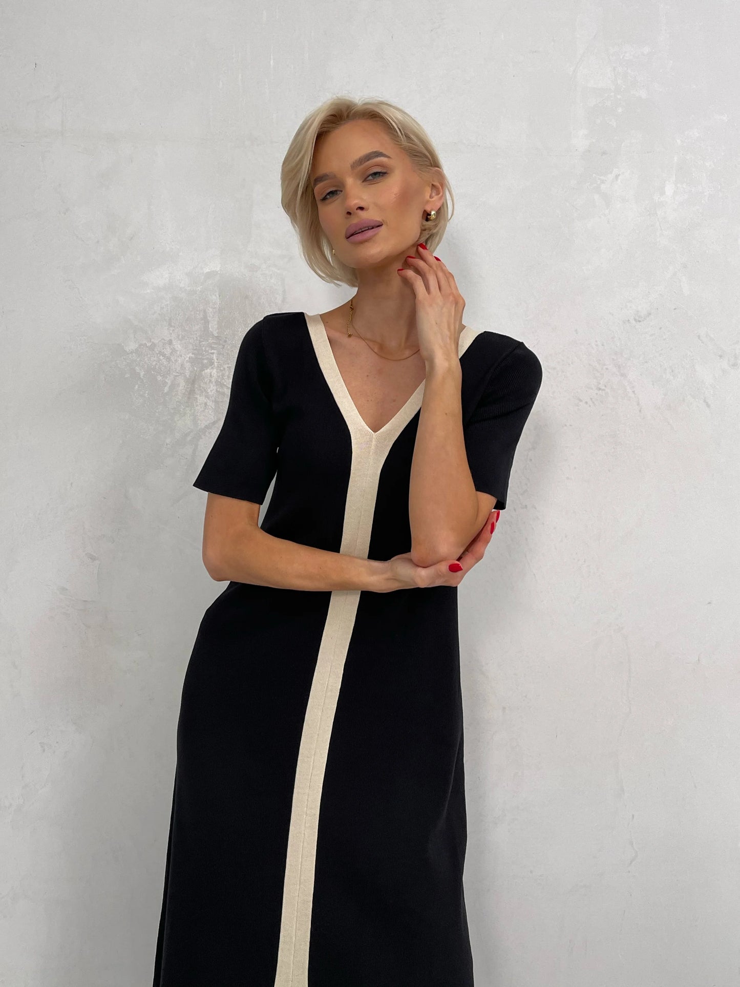 Two Tone V-Neck Knit Midi Dress