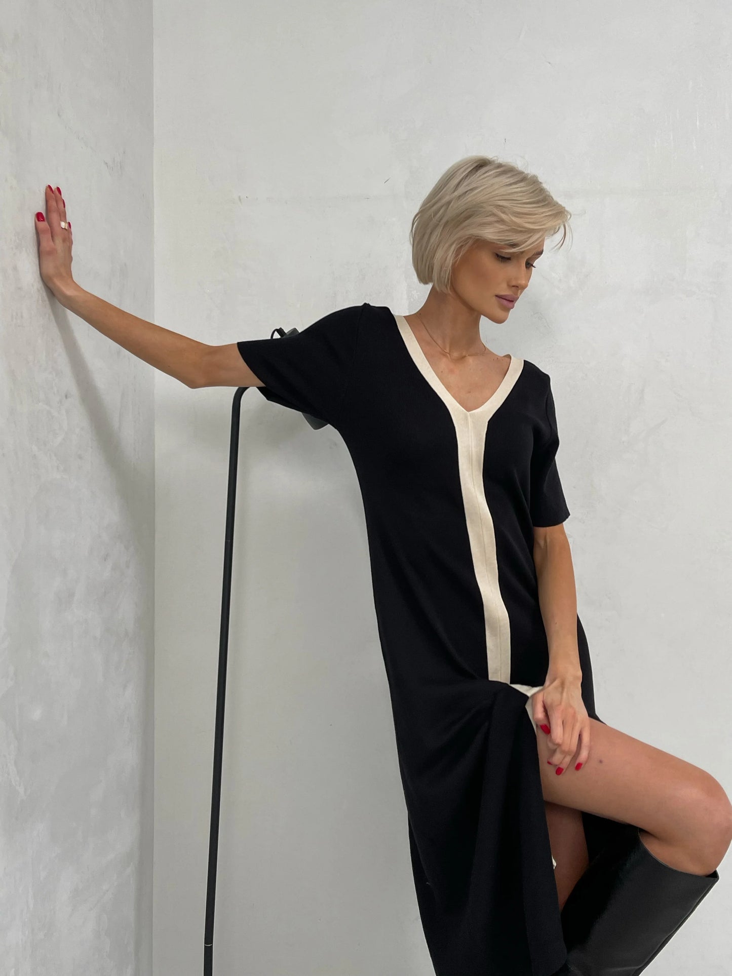 Two Tone V-Neck Knit Midi Dress